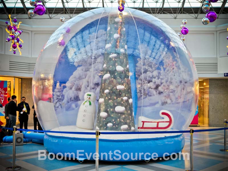 giant human snow globe 1 Holiday Party Ideas