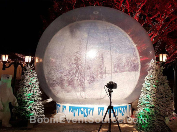 giant human snow globe 7 Giant Snow Globe